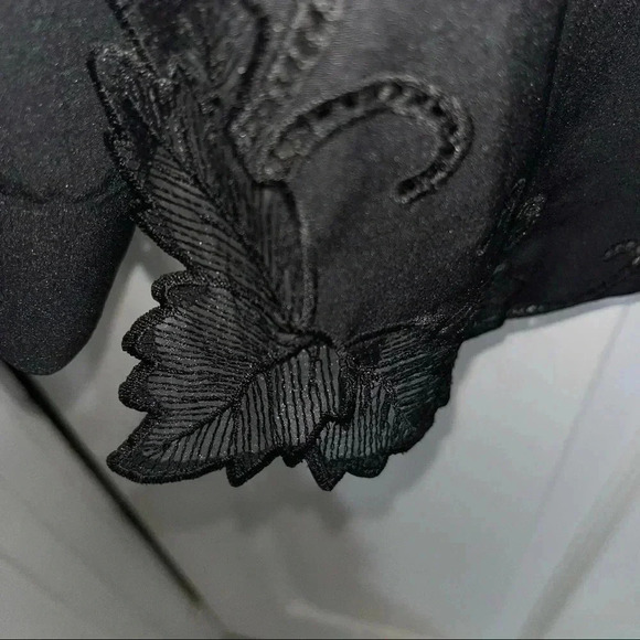 NWT- valenti- Womens / black elegant top - Picture 4 of 7